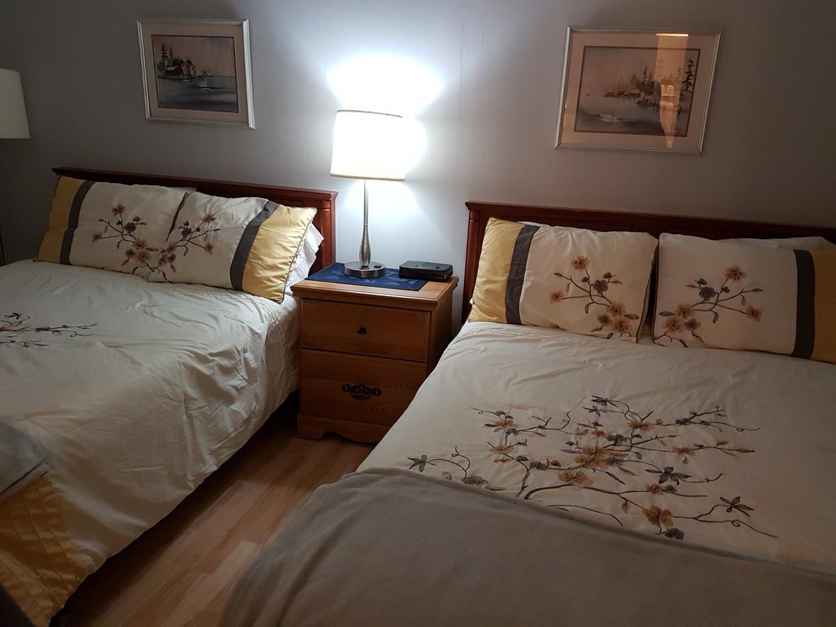 Pinecone Motel サセックス エクステリア 写真