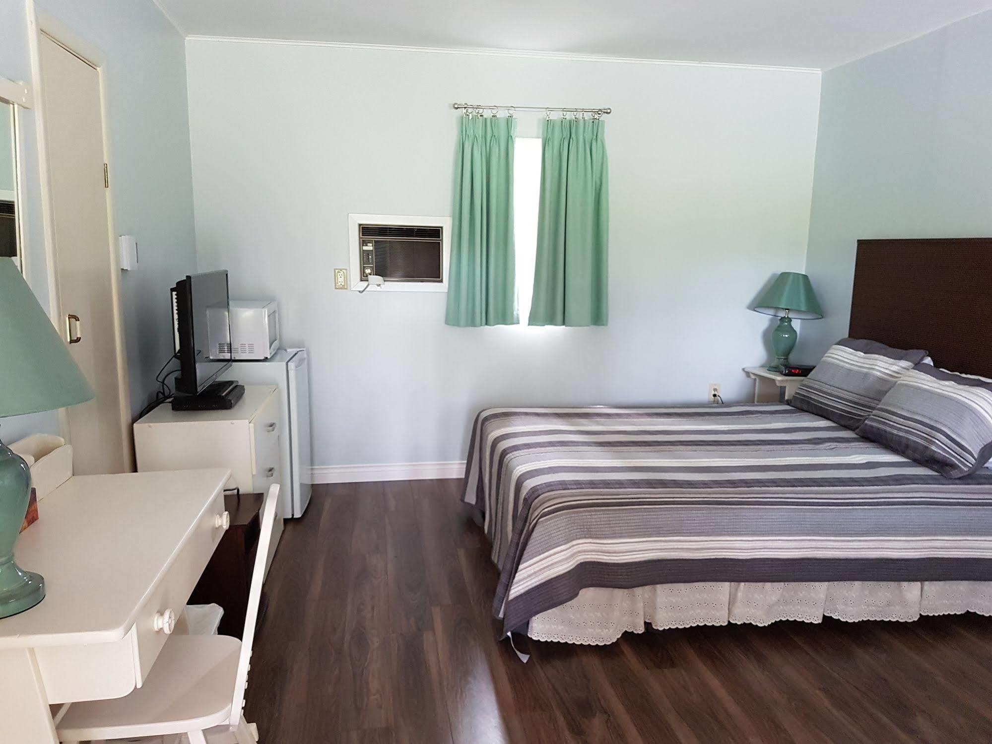 Pinecone Motel サセックス エクステリア 写真