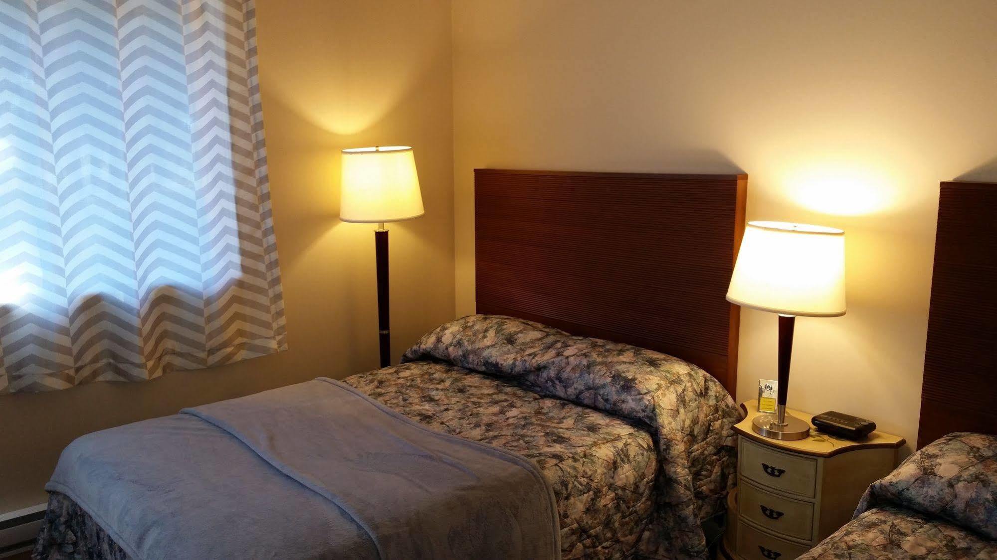 Pinecone Motel サセックス エクステリア 写真