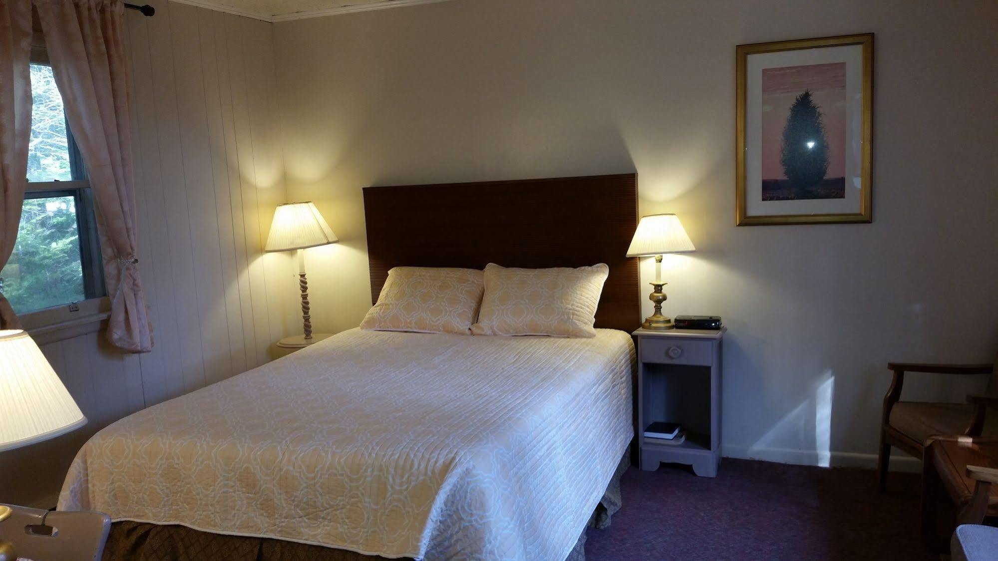 Pinecone Motel サセックス エクステリア 写真