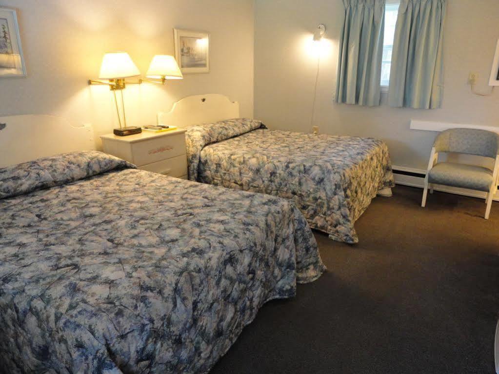 Pinecone Motel サセックス エクステリア 写真