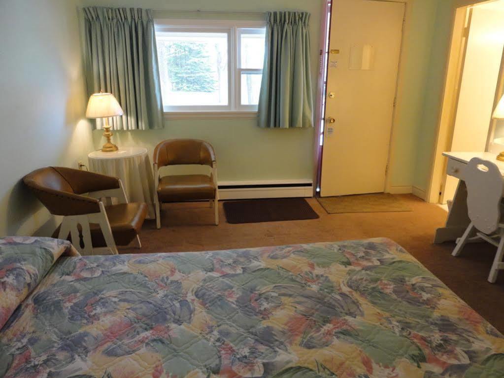 Pinecone Motel サセックス エクステリア 写真