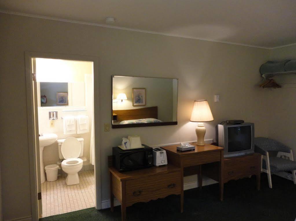 Pinecone Motel サセックス エクステリア 写真