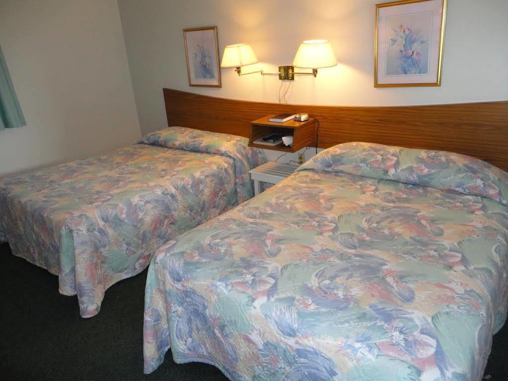 Pinecone Motel サセックス エクステリア 写真