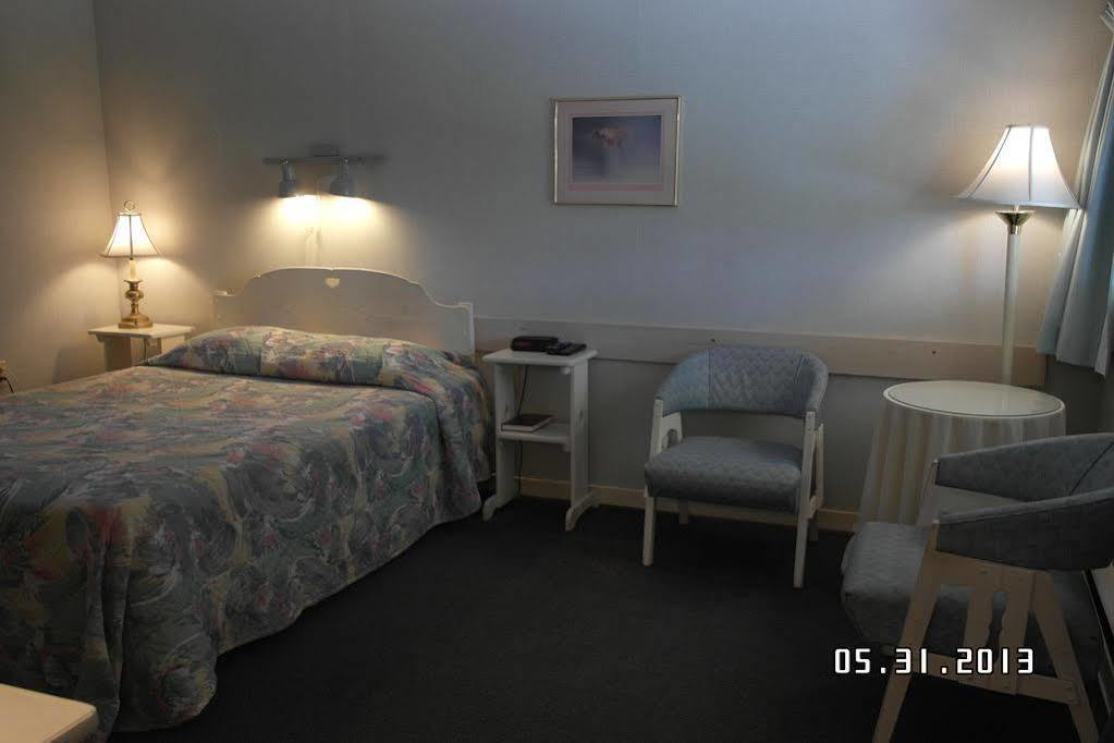 Pinecone Motel サセックス エクステリア 写真