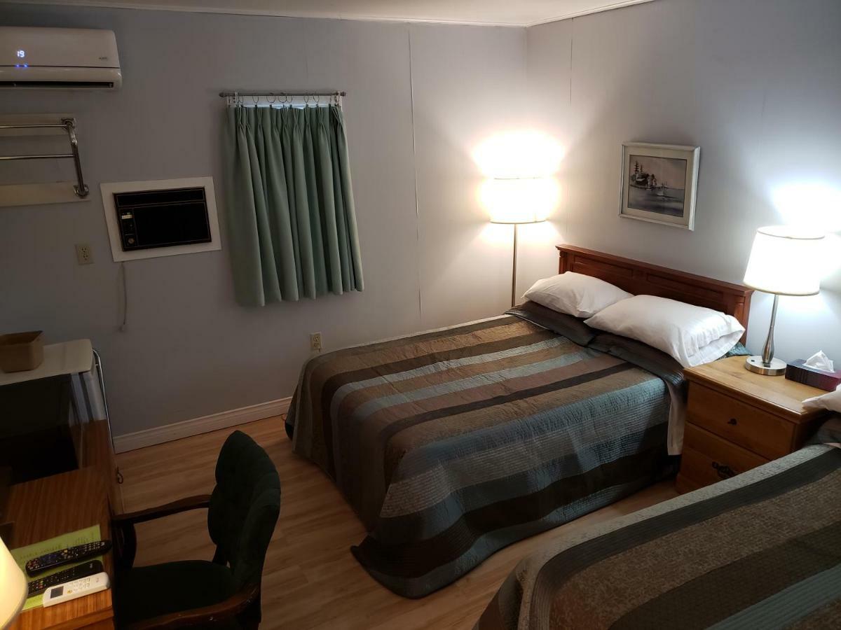 Pinecone Motel サセックス エクステリア 写真