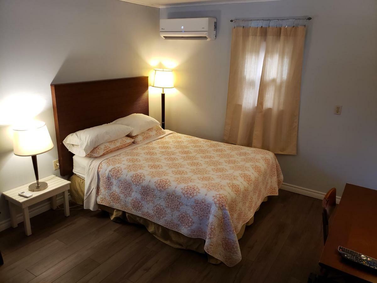 Pinecone Motel サセックス エクステリア 写真